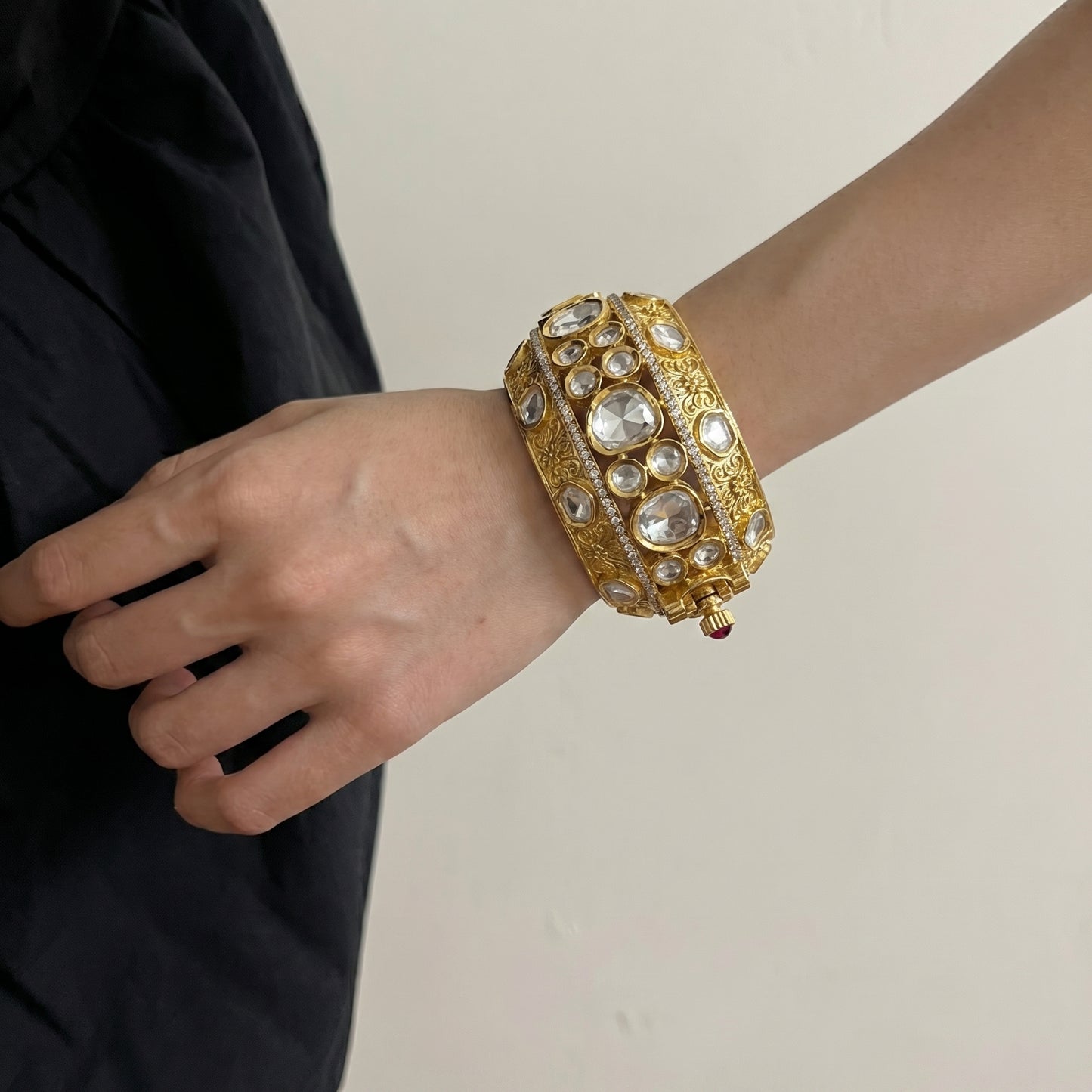Polki Diamond Engraved Gold Statement Bangle