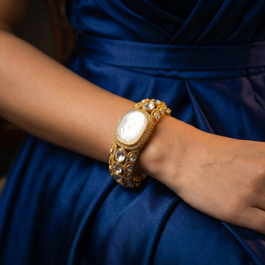 Baroque Mother of Pearl Polki Diamond Gold Bracelet