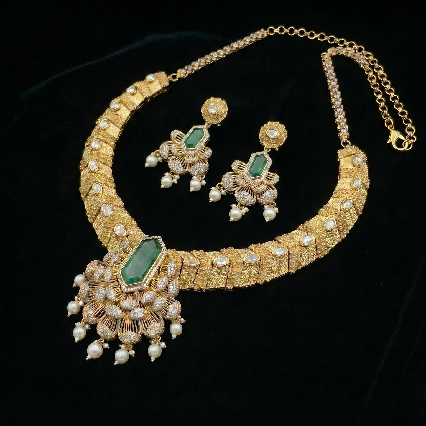 Emerald Hexagon Diamond Pearl Choker Set
