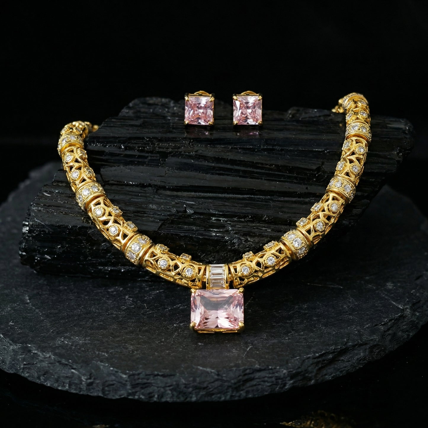 Blush Morganite Gold Lattice Solitaire Set