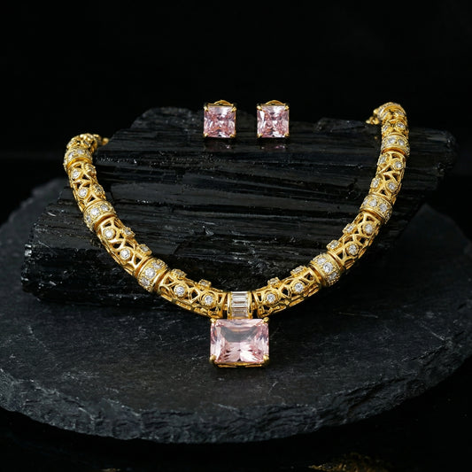 Blush Morganite Gold Lattice Solitaire Set