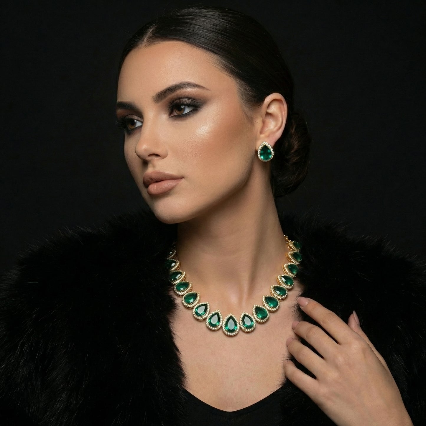 Emerald Teardrop Diamond Halo Choker Gold Set
