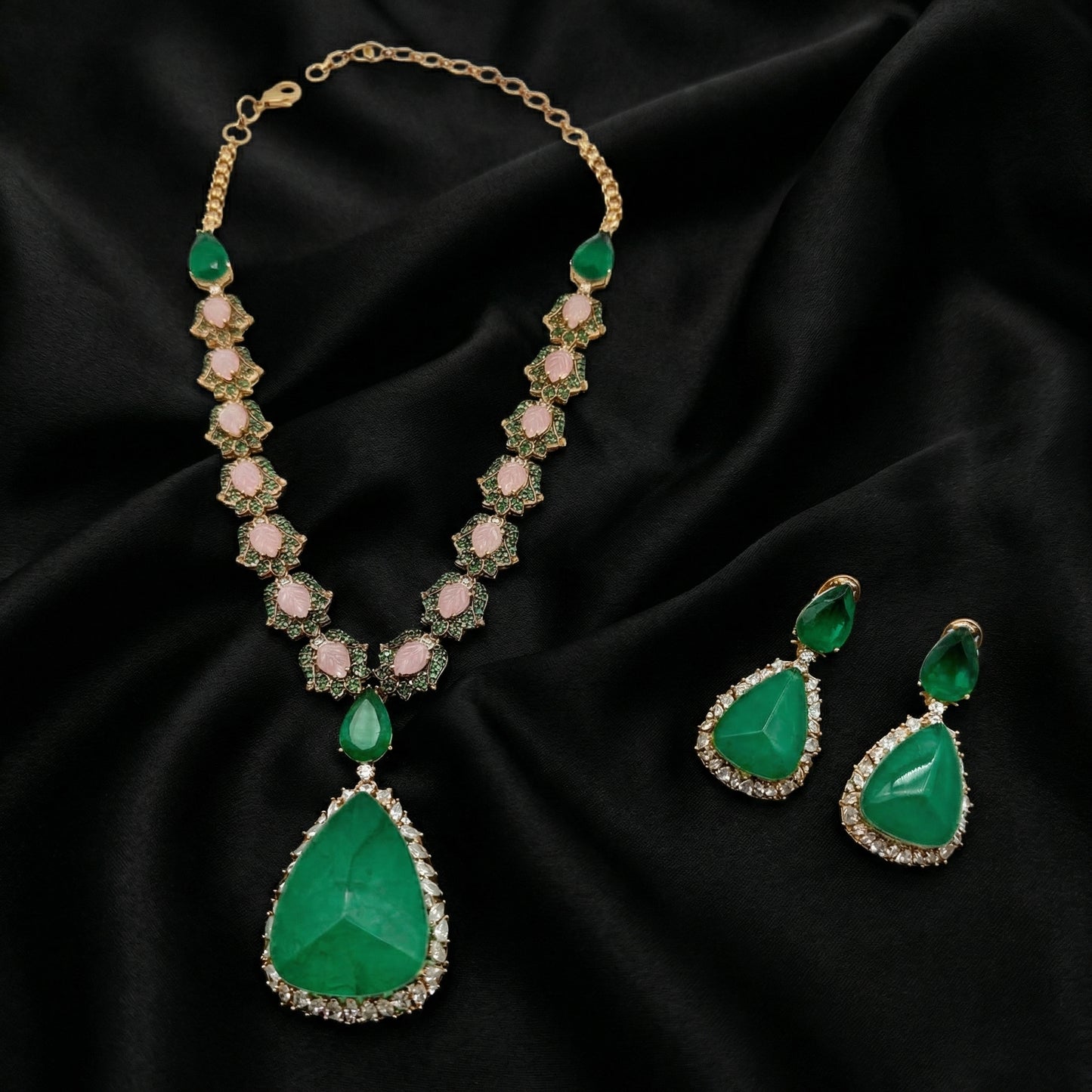 Emerald Rose Quartz Carved Gold Necklace Set