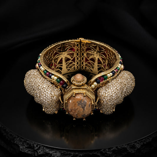 Luxury Vintage Gold Bracelet with Artisan Detailing